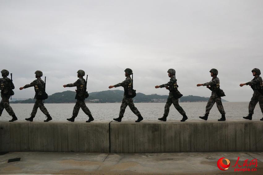 �������ǰ��T���B꠹ٱ�ÿ�춼Ҫ�ں������M��Ѳ߉�����t�z