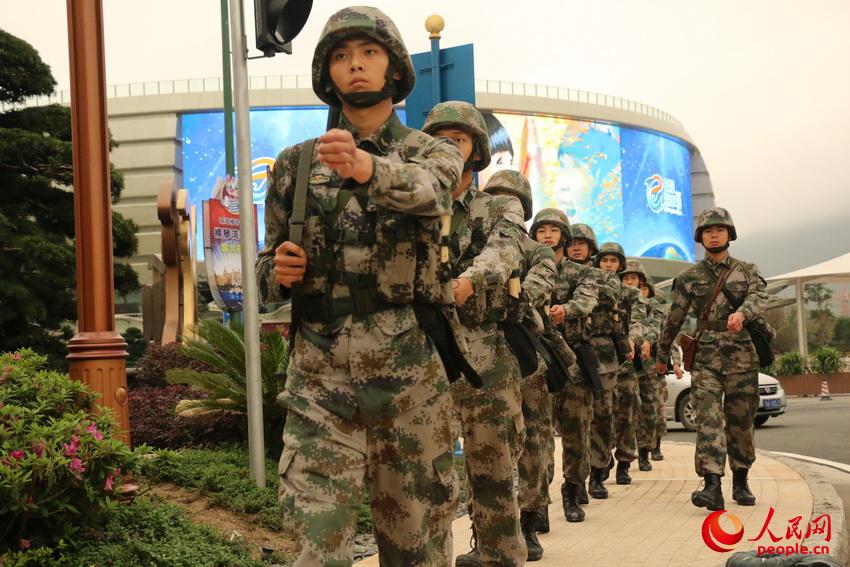 �ڙM�ٷ��A�ض�Ѳ߉����S�oƽ���M����ؕ�I�����t�z��