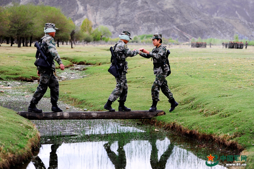 Ӗ���g϶���@����������ԃ���Y���Ů����s��(��һ)���������^��ľ����