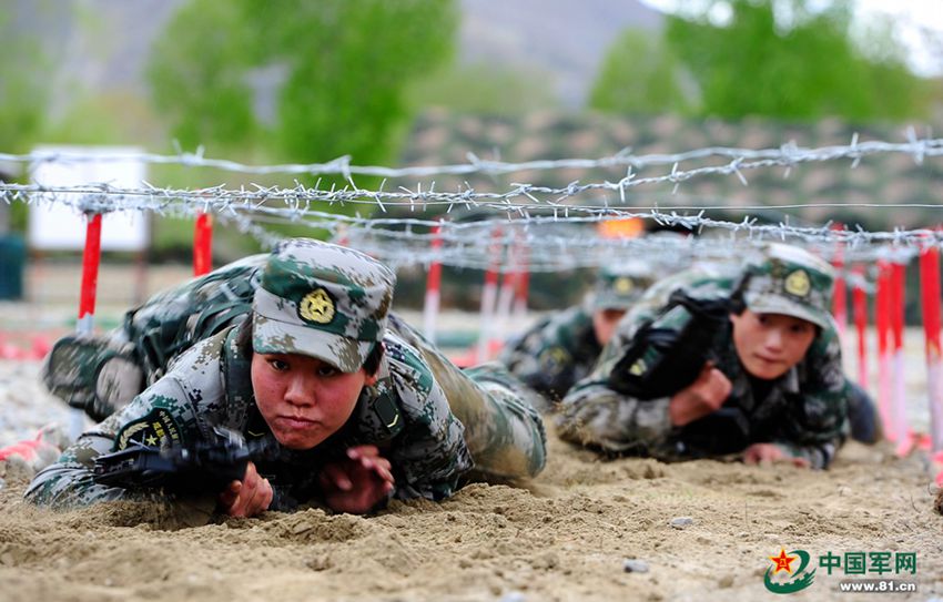 5��8�����v��ĳ���ɿ�վ6Ů���ں��ν�4000�׵�Ұ���vӖ���M�Б��g���A�nĿӖ����