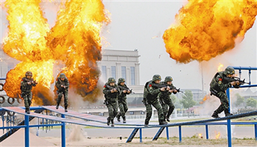 �C��ͻ��꠆T�ڌ��𱳾����^�˘���