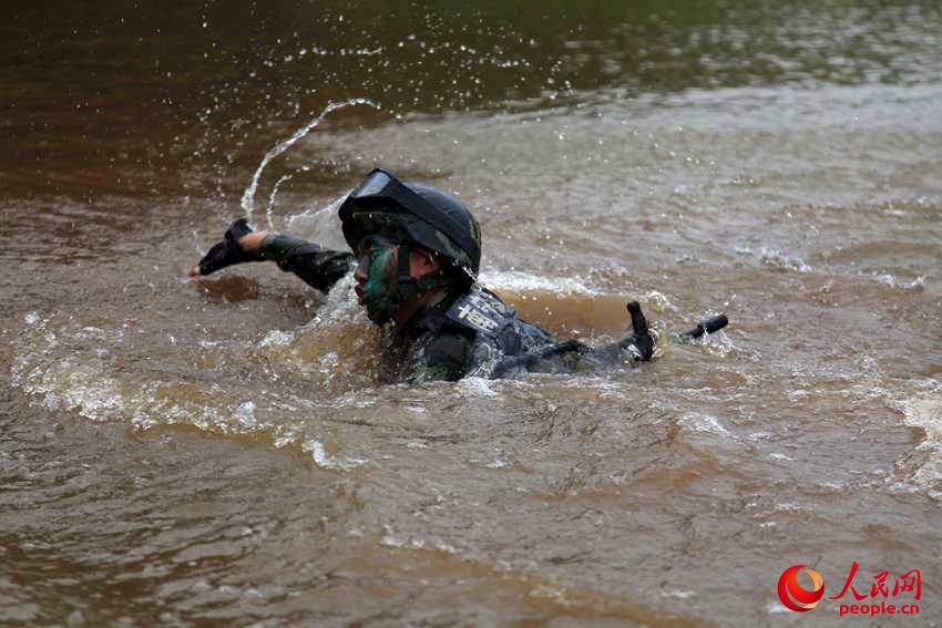 ���b����