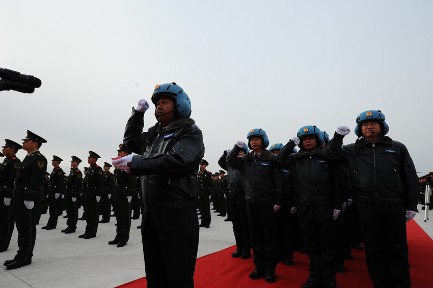 �f������