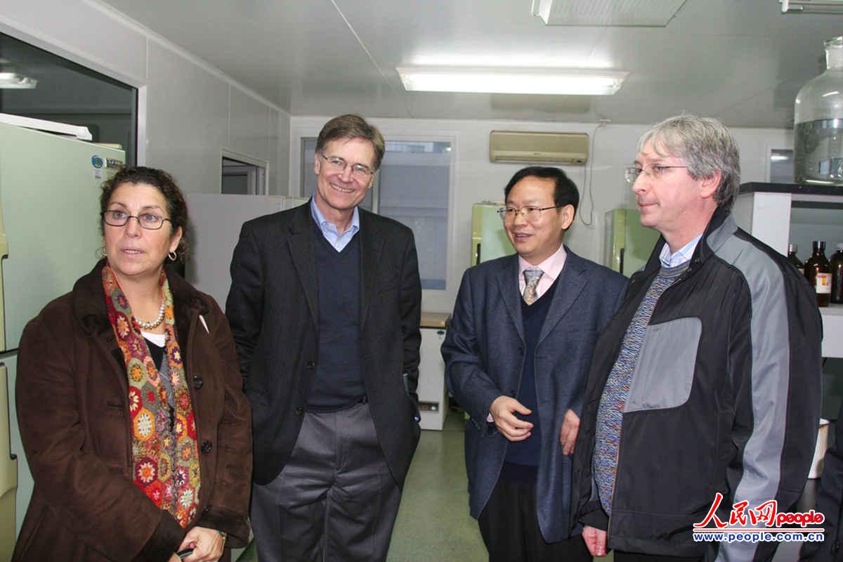 H̲ҹWBrunce WalkerځԺL