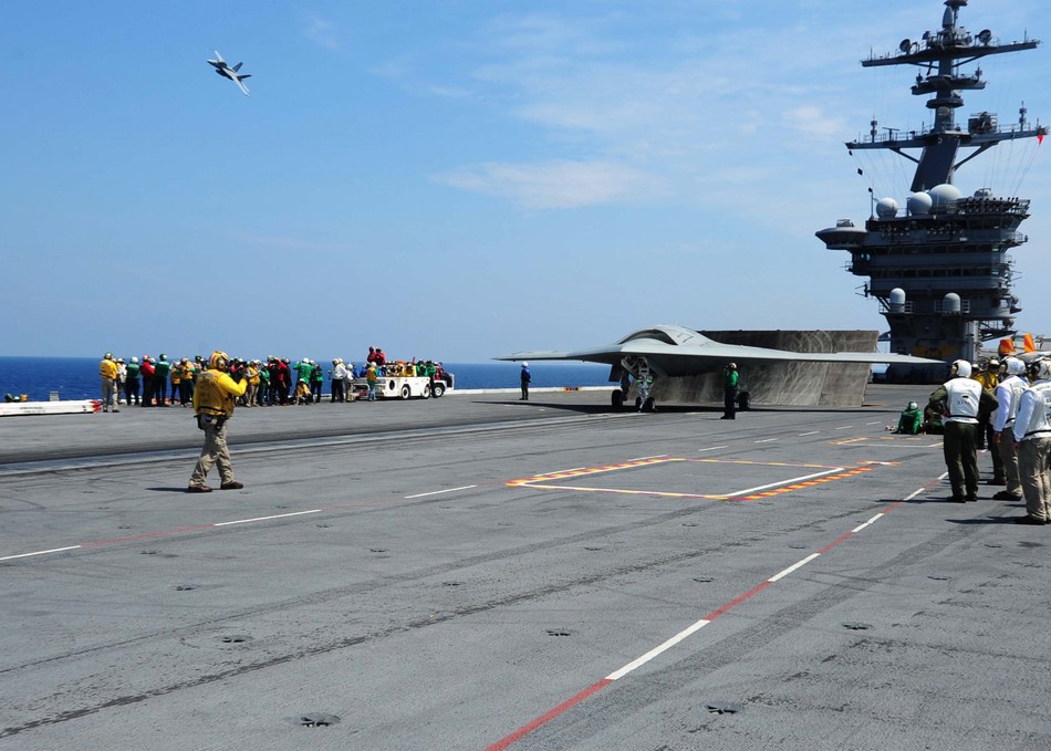 ���壺��܊��ĸX-47B�o�˙C�cF/A-18������w��4��