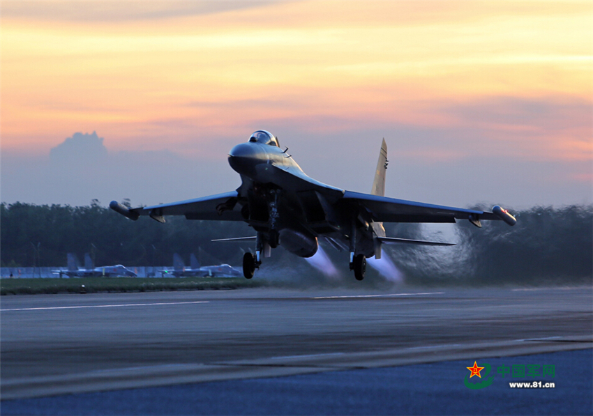 825հڽɫϼӳVպձĳܑC^wָ_չ畃ҹӖ z