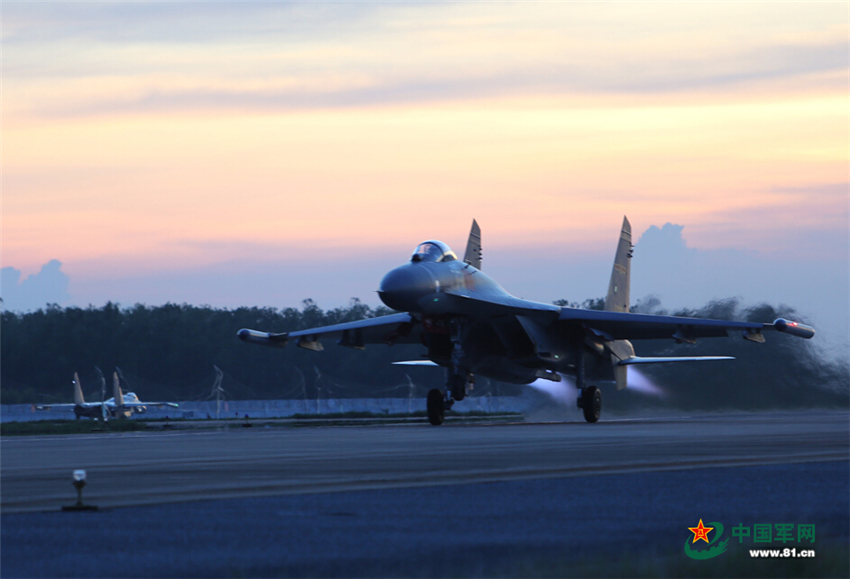 825հڽɫϼӳVպձĳܑC^wָ_չ畃ҹӖ z