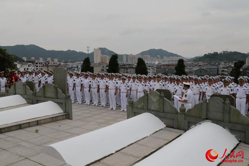 9��30�����|��Ş꠹ٱ�����һ�˺�����ʿ��@�e�м���xʽ���Z���� �zӰ