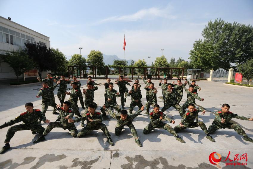 ��꠽M�������g�