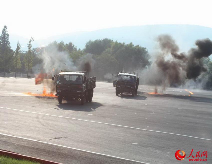 ���＾��������Ş꠻��ӽ��O���h��Ⱥ��·�����M������һ���^Ħ���RӢ�ǔz