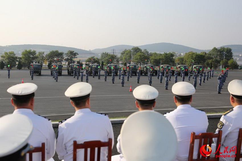 ���＾��������Ş꠻��ӽ��O���h��Ⱥ��·�����M������һ���^Ħ�������� �z