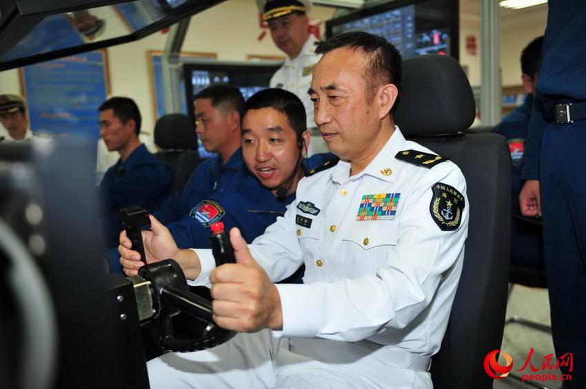 ���＾��������Ş꠻��ӽ��O���h��Ⱥ��·�����M������һ���^Ħ�������� �z