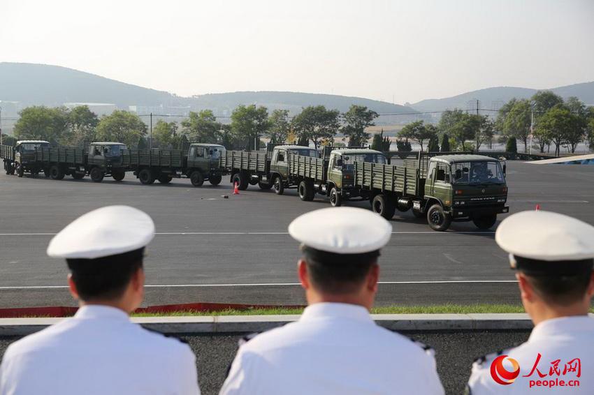 ���＾��������Ş꠻��ӽ��O���h��Ⱥ��·�����M������һ���^Ħ���������z