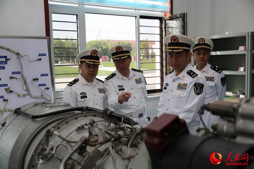 ���＾��������Ş꠻��ӽ��O���h��Ⱥ��·�����M������һ���^Ħ���������z