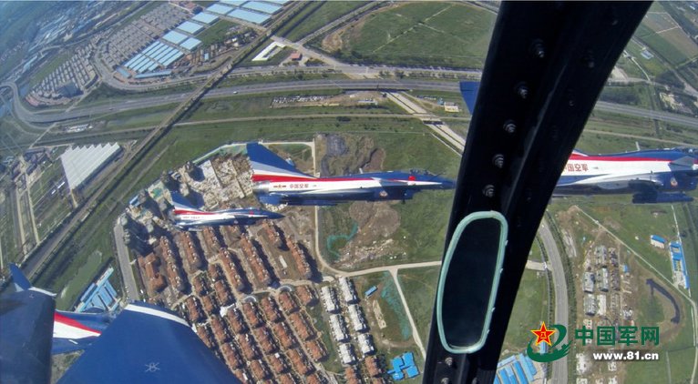 ����Ӣ�۵��ռ���,�K�ڳɞ��܊��һ�w�б�����@��Ӣ�ۈF꠵�һ�T���ؼsӛ���T���z