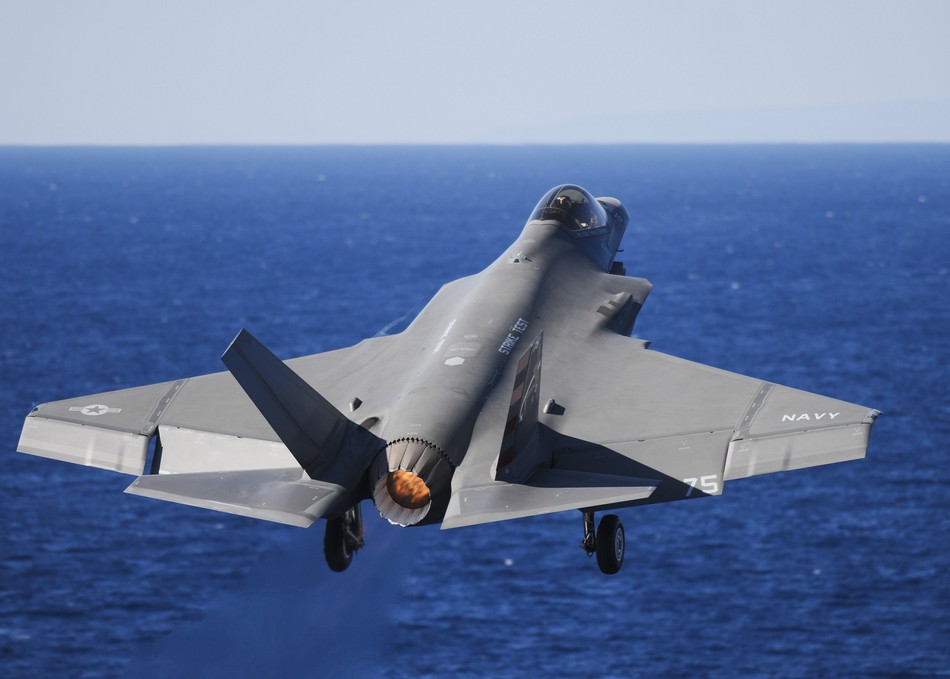 ����:F-35C�״Ώĺ�ĸ�Ϗ������w��8��
