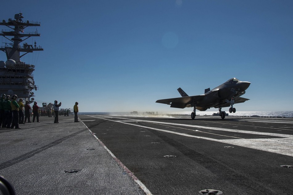 ����:F-35C�״Ώĺ�ĸ�Ϗ������w��13��