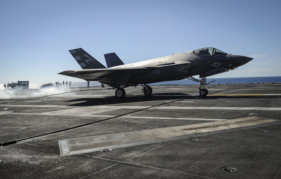 ����:F-35C�״Ώĺ�ĸ�Ϗ������w��17��