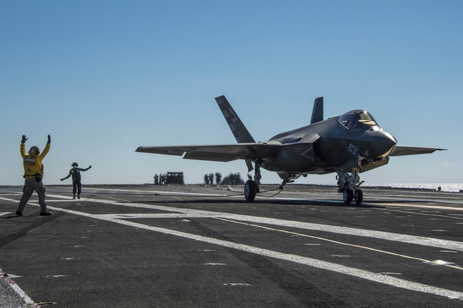 ����:F-35C�״Ώĺ�ĸ�Ϗ������w��15��