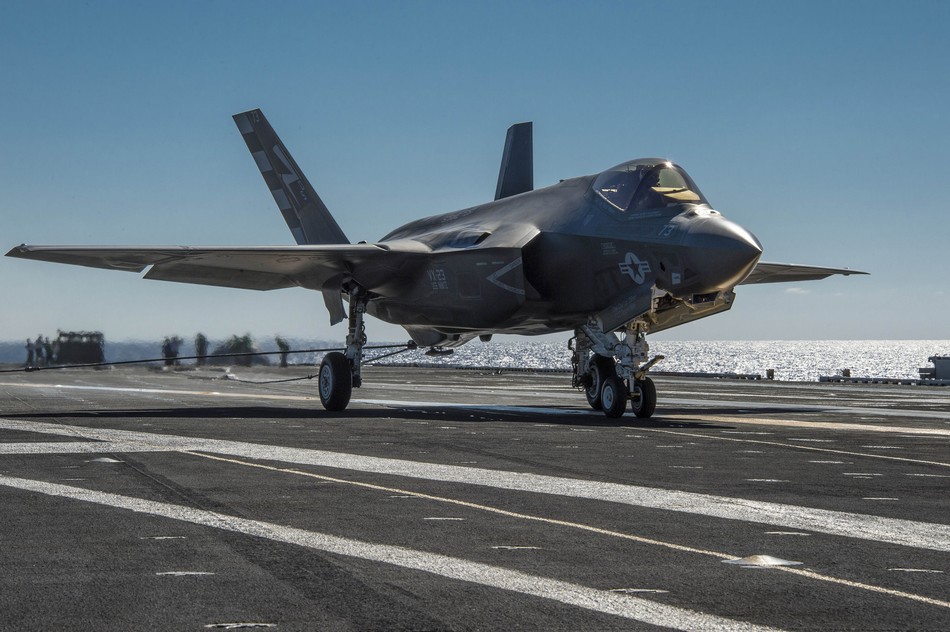 ����:F-35C�״Ώĺ�ĸ�Ϗ������w��19��