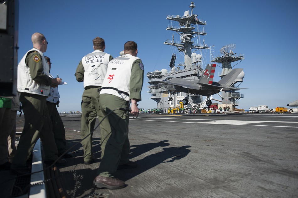 ����:F-35C�״Ώĺ�ĸ�Ϗ������w��16��