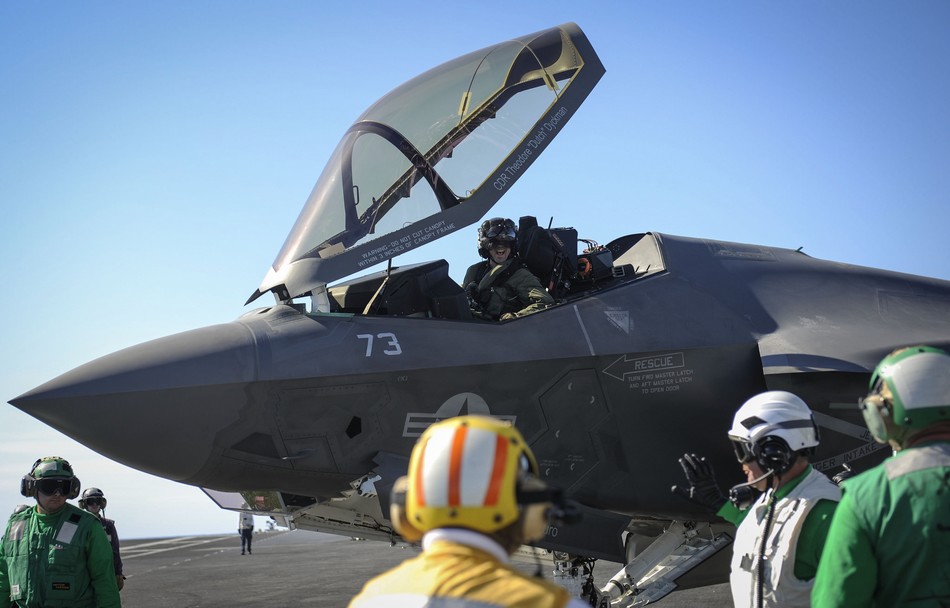 ����:F-35C�״Ώĺ�ĸ�Ϗ������w��21��