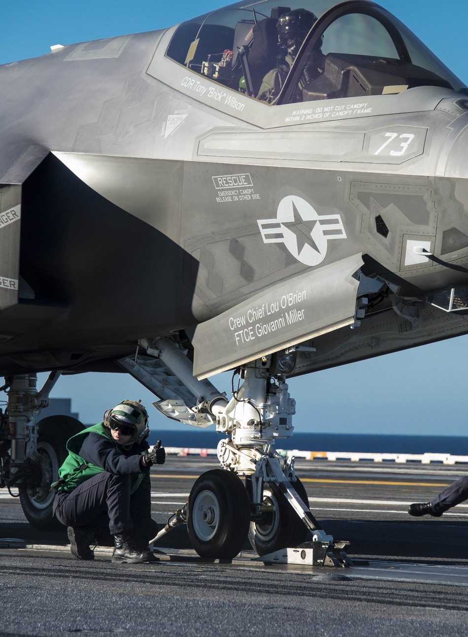 ����:F-35C�״Ώĺ�ĸ�Ϗ������w��7��