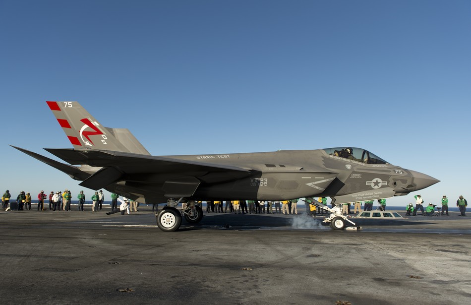 ����:F-35C�״Ώĺ�ĸ�Ϗ������w��5��