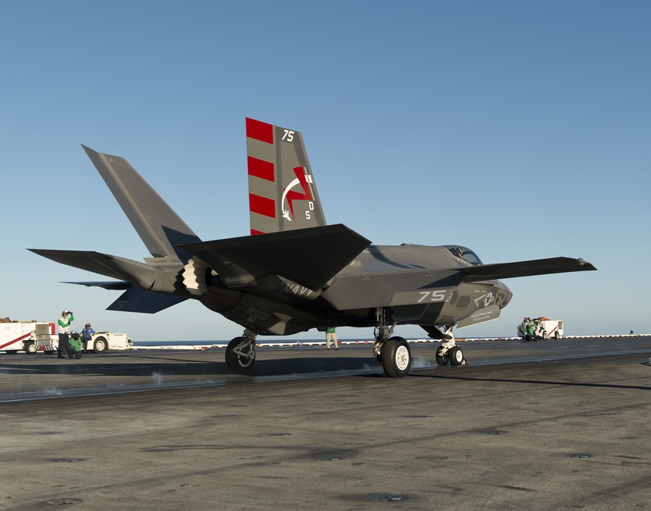 ����:F-35C�״Ώĺ�ĸ�Ϗ������w��22��