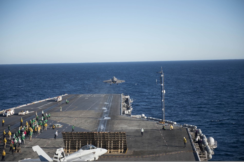 ����:F-35C�״Ώĺ�ĸ�Ϗ������w��6��