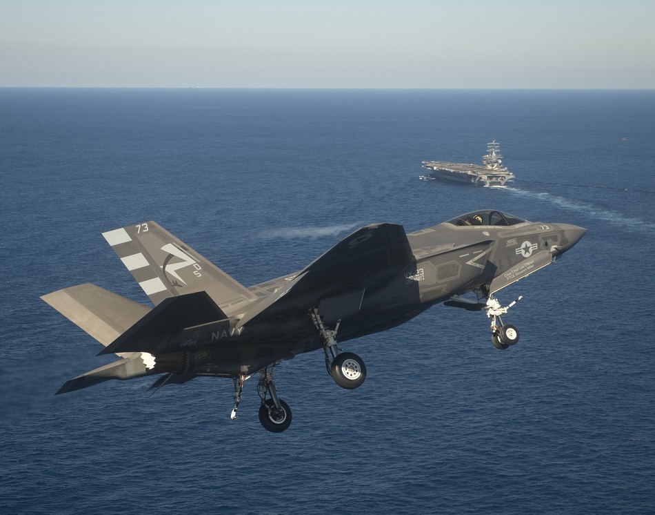 ����:F-35C�״Ώĺ�ĸ�Ϗ������w��23��