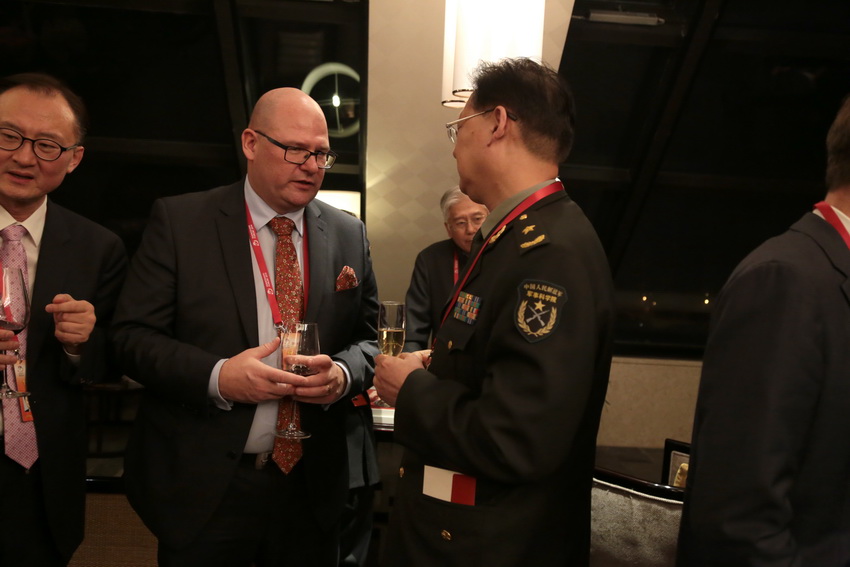 �����_ʼǰ������������ɽ������zӰ���Z����