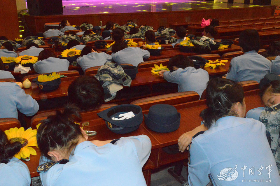 ���ǟo���㿴���������ڲœQ�������_�ϵĹ�s�`����