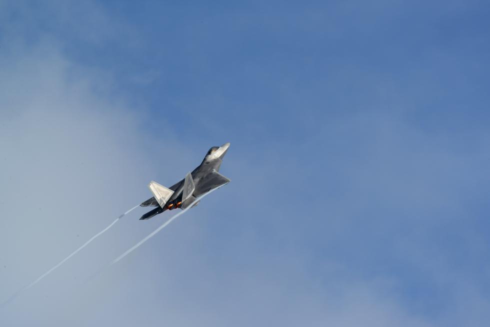 ܊F-22