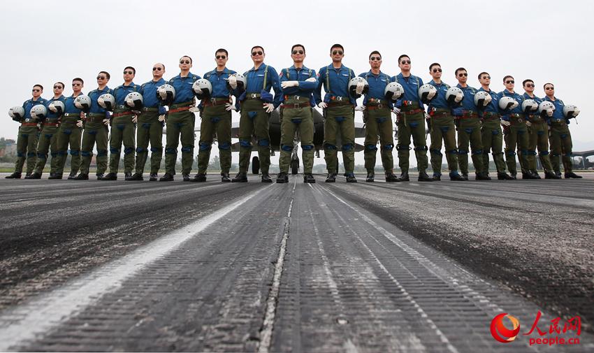 ���Y�Ѽ��ı�����һ֧�Ҵ�؄ٵļ⵶�F����������A�z��