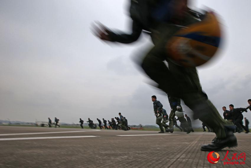  �𶷾���ͻȻ������Y�Ѽ��͑��ѿ��ٱ����C���������A�z��