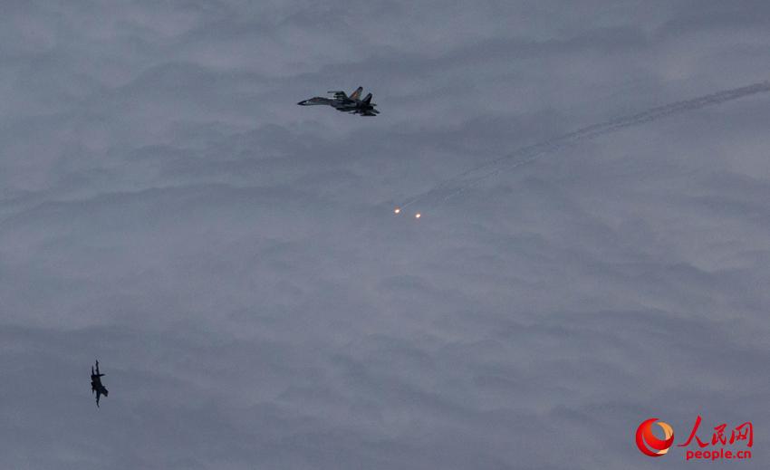 ���Ќ��Q����ֻؓ��һ˲���Y�Ѽ��ڸɔ_�c���ɔ_�Ќ���һ���Ɣ��ęC�����������A�z��