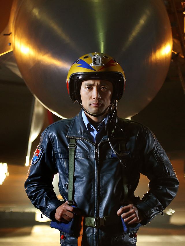 �^�������^������ͦ���C�^ǰ���@���ǡ��ഺ�������Y�Ѽ���Ӣ�۱�ɫ�������A�z��