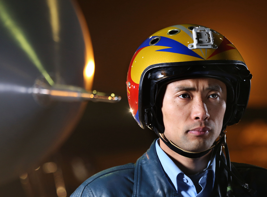  �^�������^������ͦ���C�^ǰ���@���ǡ��ഺ�������Y�Ѽ���Ӣ�۱�ɫ���������A�z��