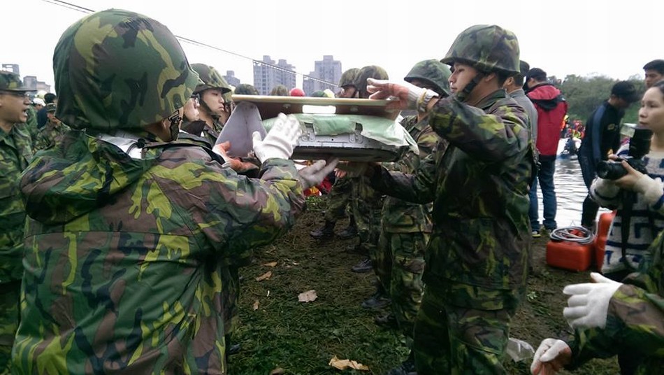 ���壺�_܊���𸡘��Bҹ��Ԯ���ӿ͙C��18��