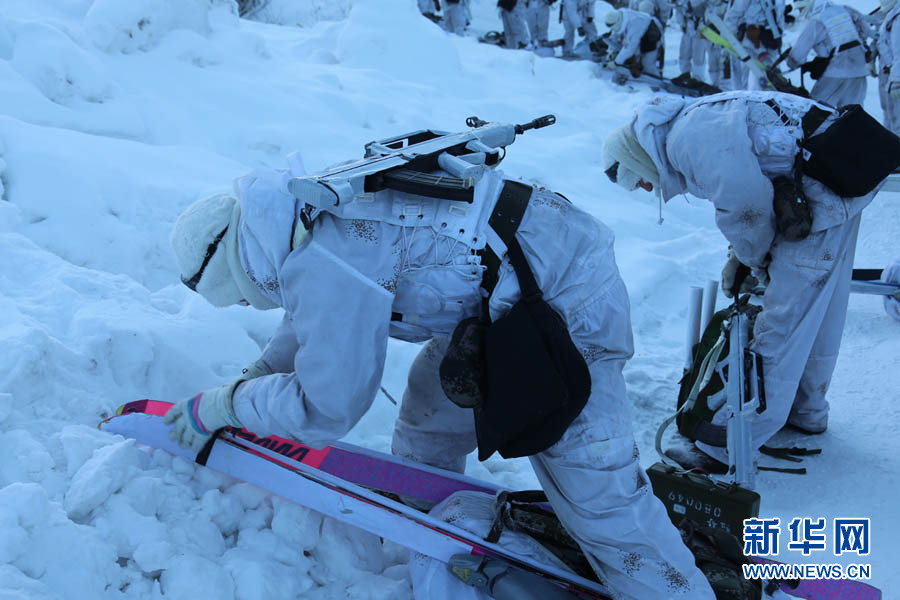 �ؑ�꠆T�ڸ��Q��ѩ�b�������A��ӛ��������z