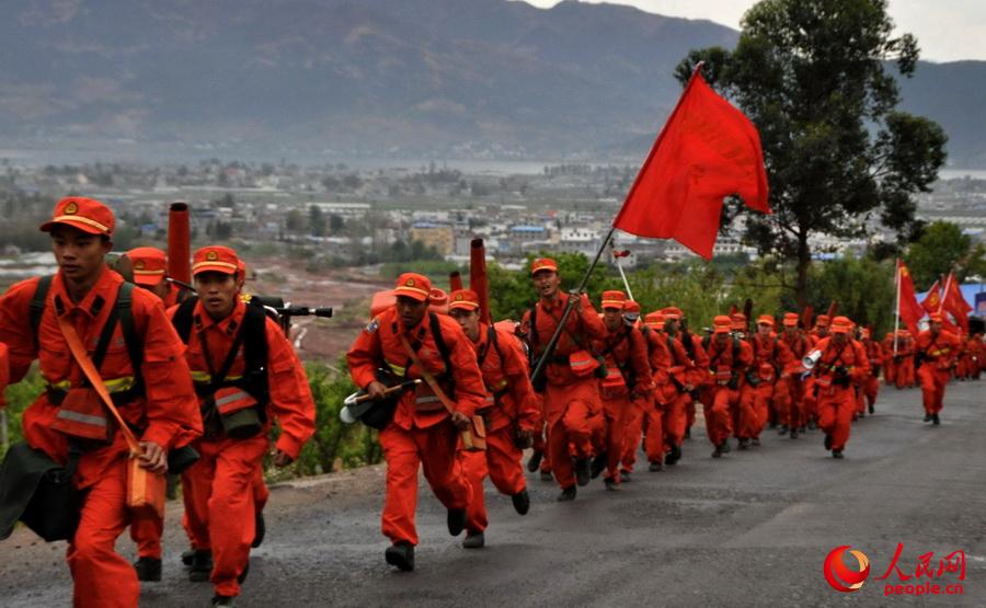 �L;���u��