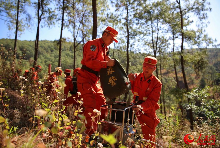 4��3�����侯��ɽɭ��֧꠹ٱ��B�m��������ɽ������Ѳ߉���������{ԇ����b����