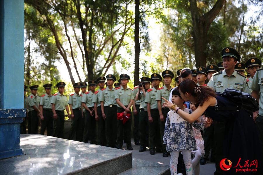 4��5�����侯��ɽɭ��֧꠹ٱ����Ҍ�����ʿ��@���о���Ӣ�������_չ�S�C������