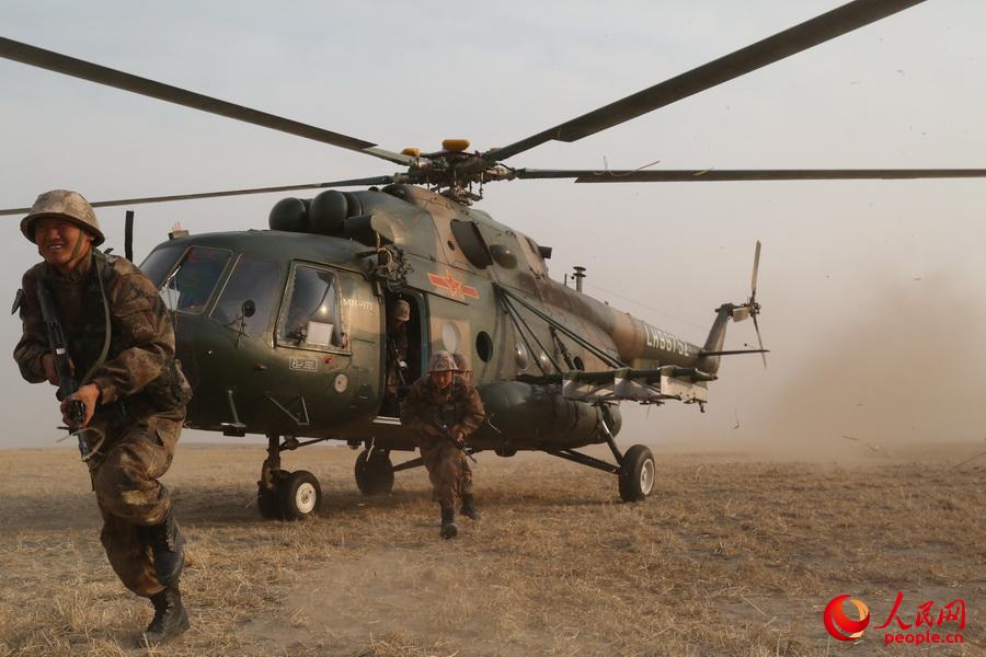 �C������