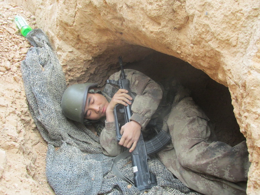 �������