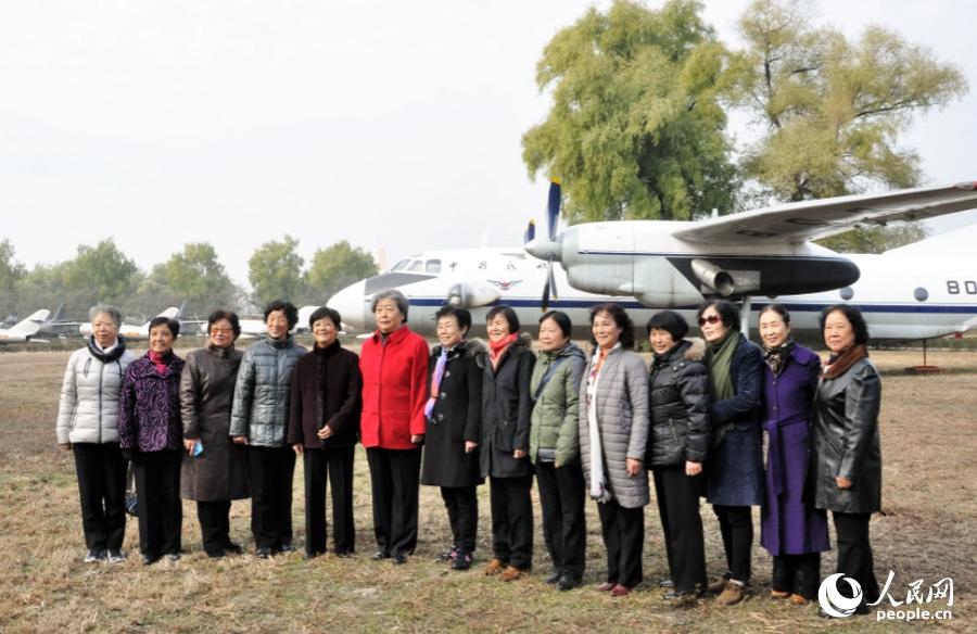 ��܊������Ů�w�ІT�������{�C��ǰ��Ӱ�� �zӰ����贼�