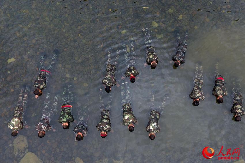 20161130侯꠆ؑTˮMбӖ