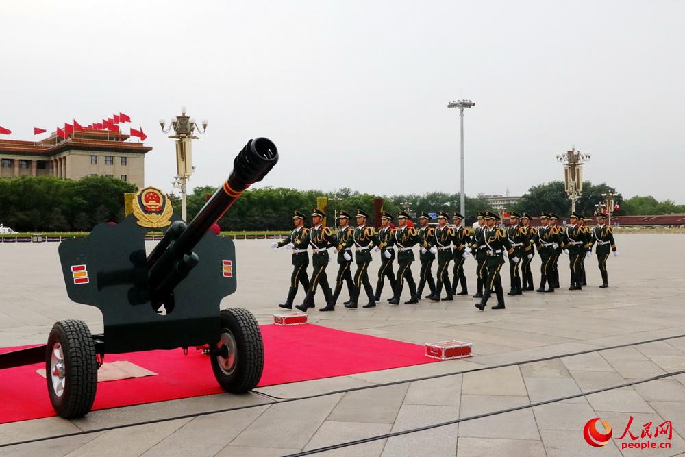 Yڱ韲~RĲꇵ z