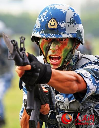 8��15�����ս�������M�д̚�Ӗ�����Y�� �z